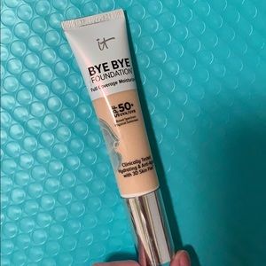 IT Bye Bye Foundation (Fair Light)
